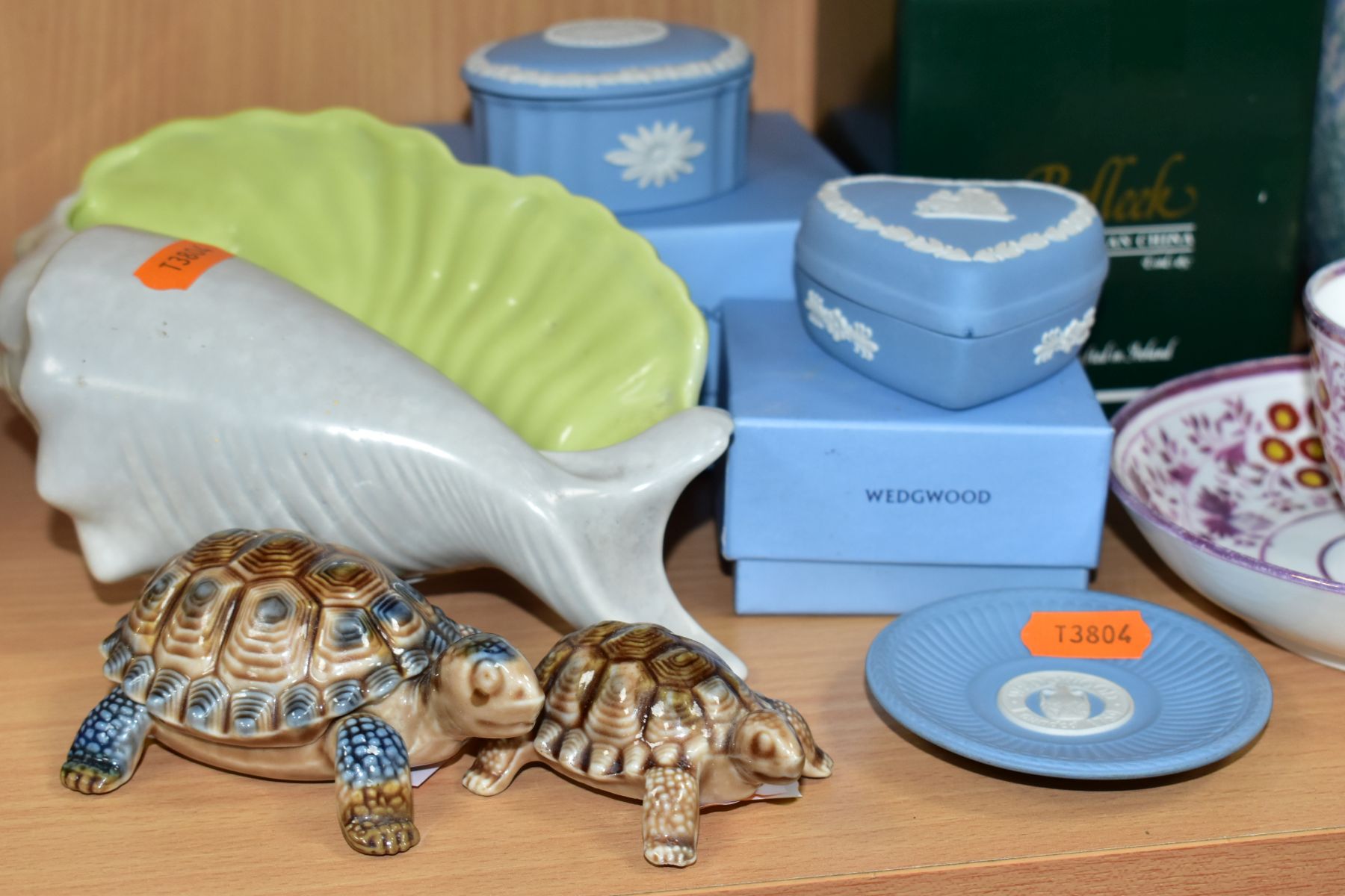 A GROUP OF CERAMICS, STONEWARE etc, comprising a Bridgwood & Son Victorian teacup and saucer, a - Image 3 of 9