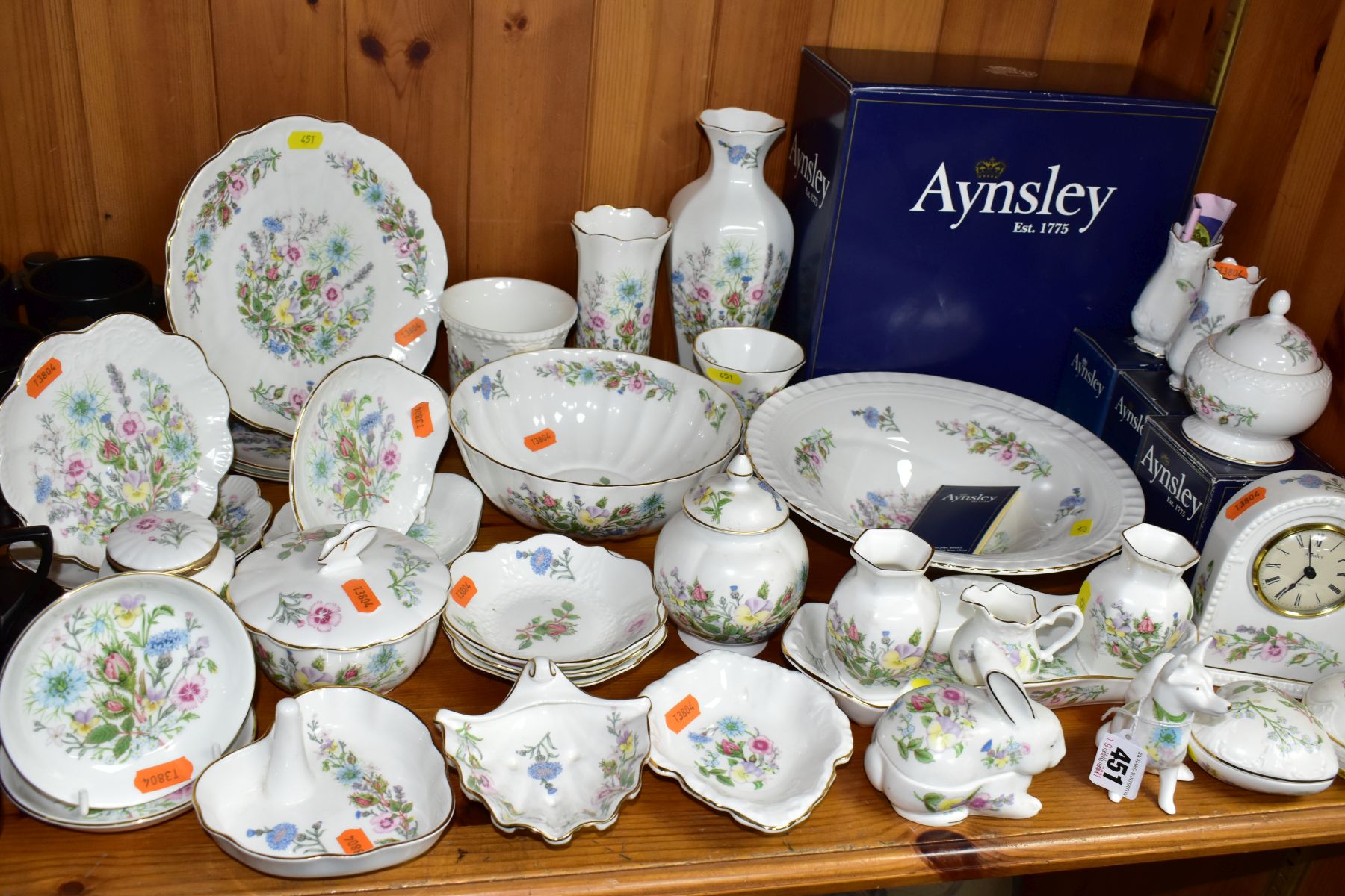 A COLLECTION OF AYNSLEY 'WILD TUDOR' PATTERN GIFTWARE, including bowls, pin dishesw, trinket