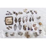AN EARLY 20TH CENTURY SILVER VESTA AND TWENTY-SEVEN PAIR OF EARRINGS, the vesta of plain design with