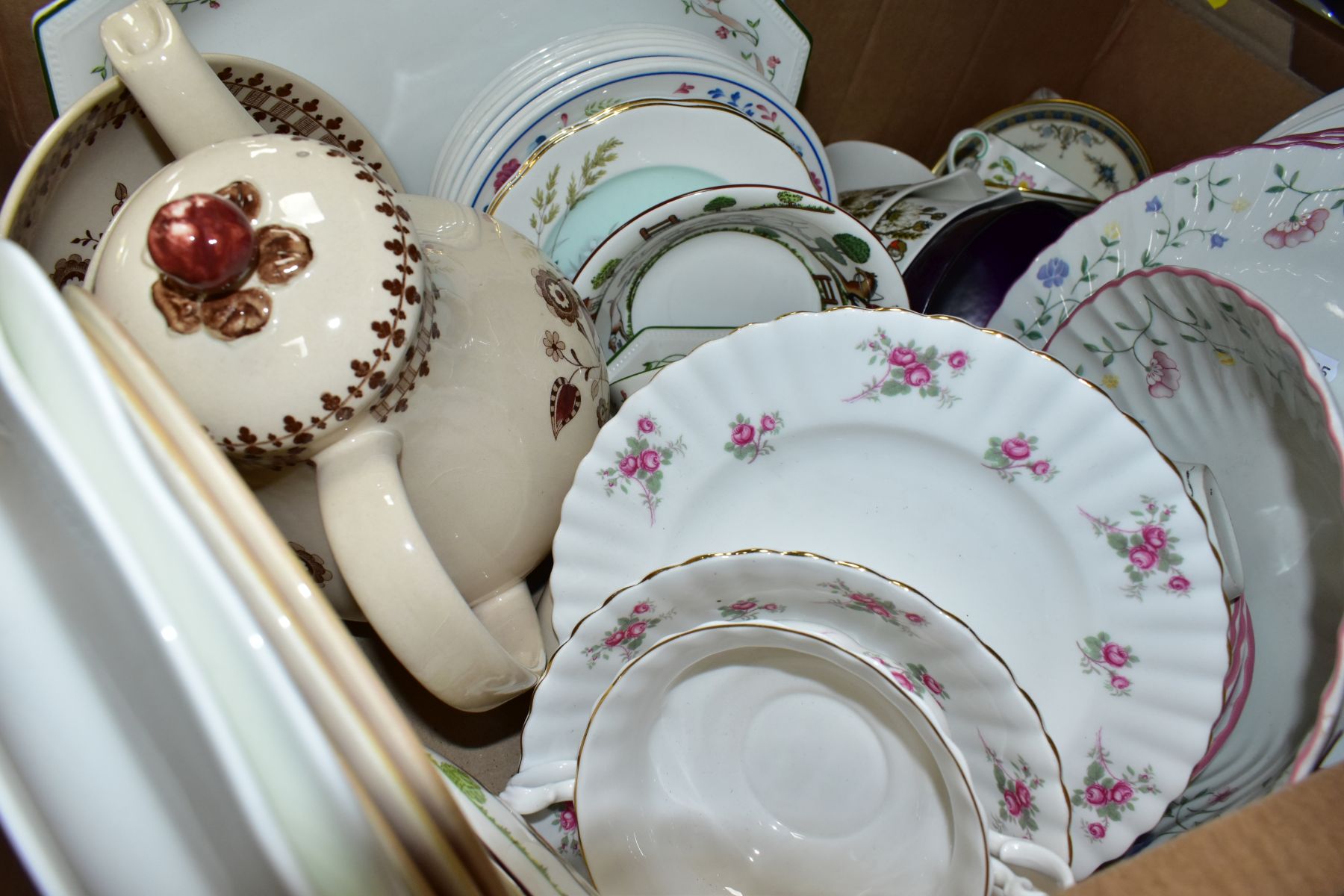 FIVE BOXES OF CERAMIC TEA/DINNER WARES, to include Wedgwood (various patterns), Coalport (Ming - Image 9 of 12