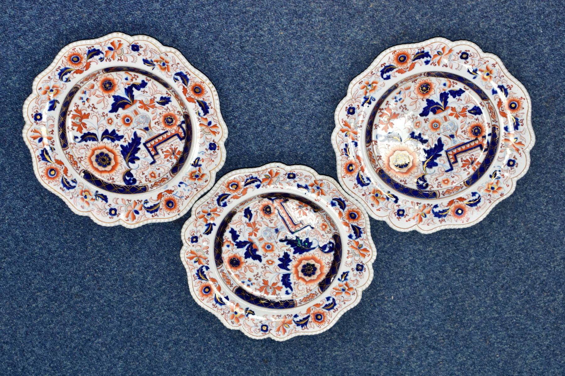 A COLLECTION OF 19TH AND 20TH CENTURY CABINET AND DINNER PLATES, comprising three Hicks & Meigh - Image 14 of 21