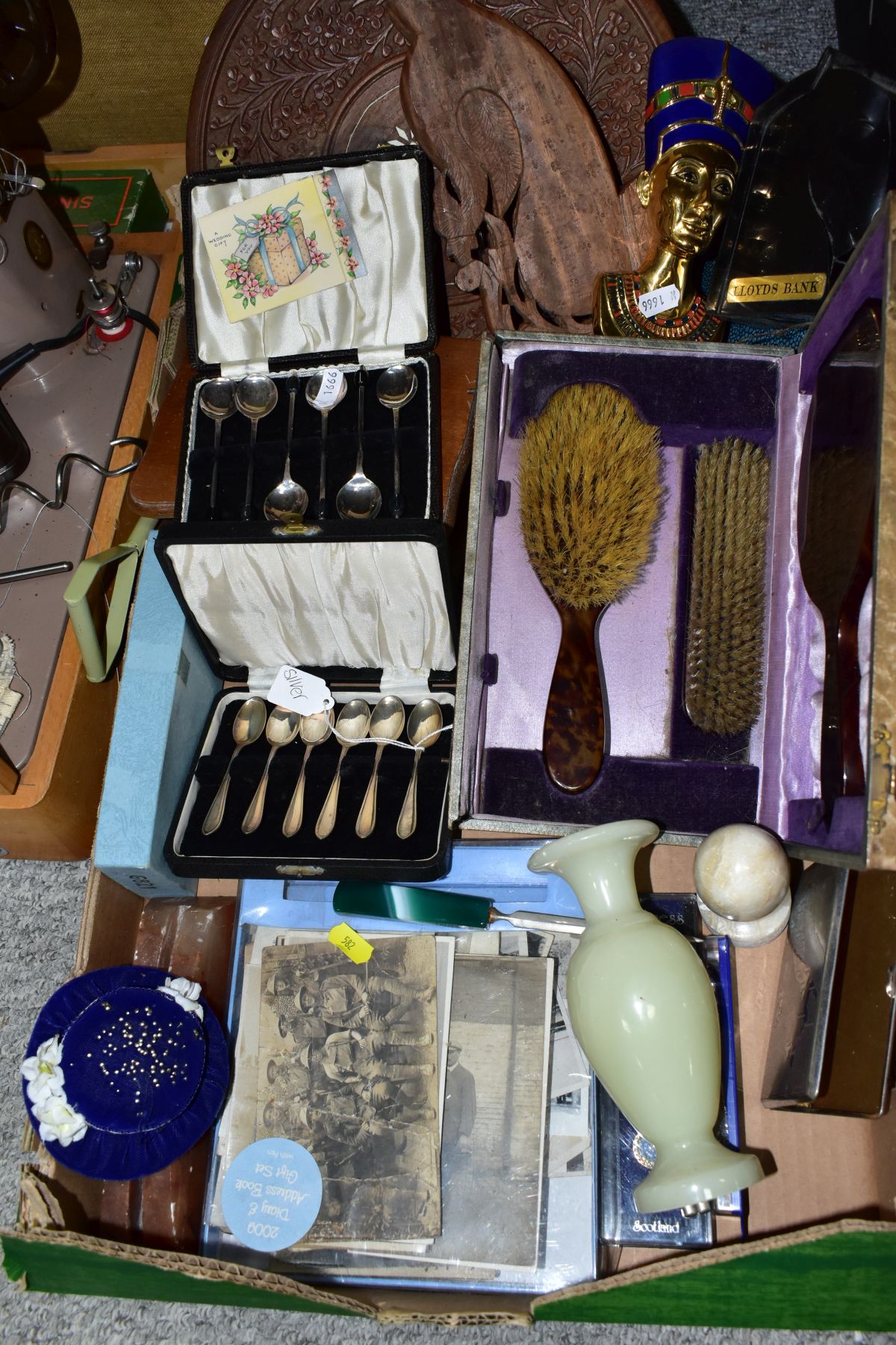 A BOX AND LOOSE SUNDRY ITEMS ETC, to include a Singer 201K sewing machine with accessories, boxed - Image 3 of 5