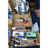 A QUANTITY OF ASSORTED MODEL RAILWAY ITEMS, assorted items to include several Bachmann and other Hoe