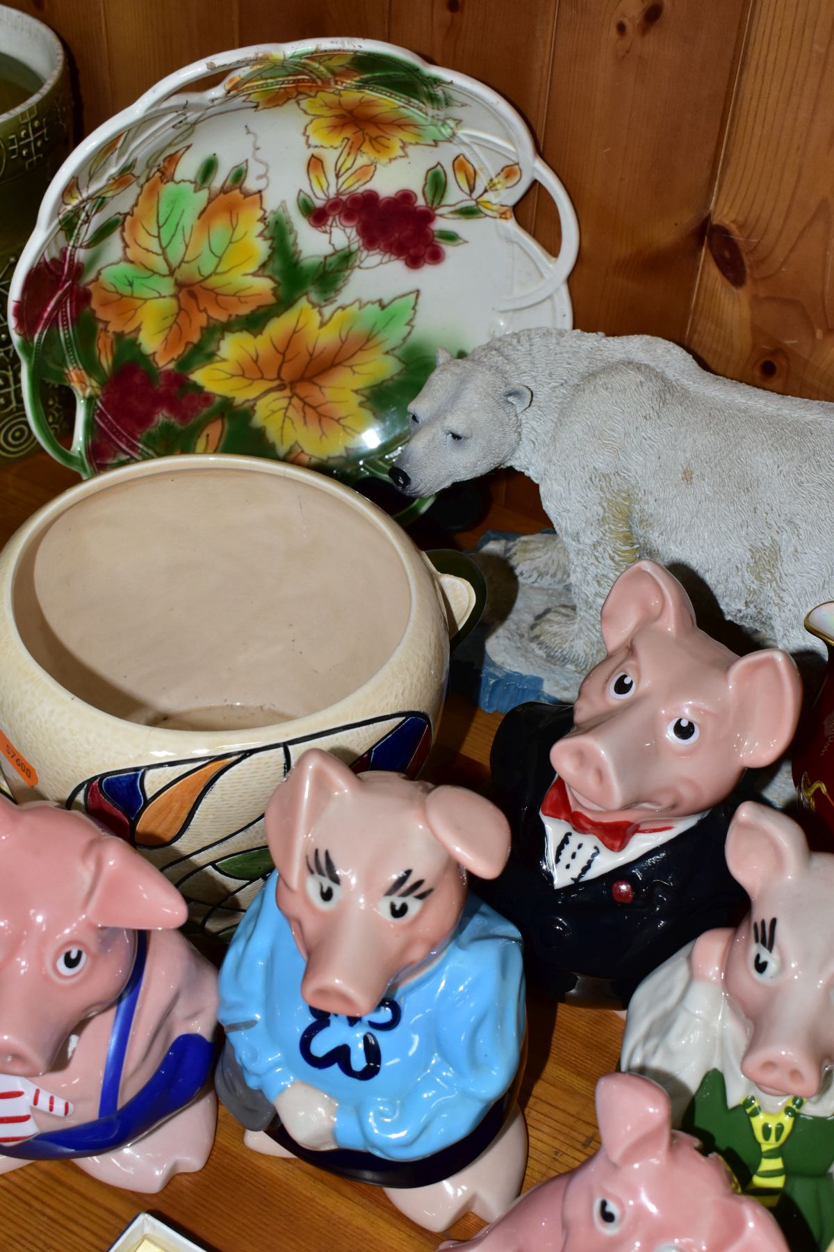 A SET OF FIVE WADE NAT WEST PIGGY BANKS AND OTHER 19TH AND 20TH CENTURY CERAMICS, including a - Image 4 of 5