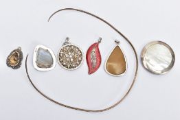 SEVEN ITEMS OF SILVER AND WHITE METAL JEWELLERY, to include a blue lace agate brooch, a circular