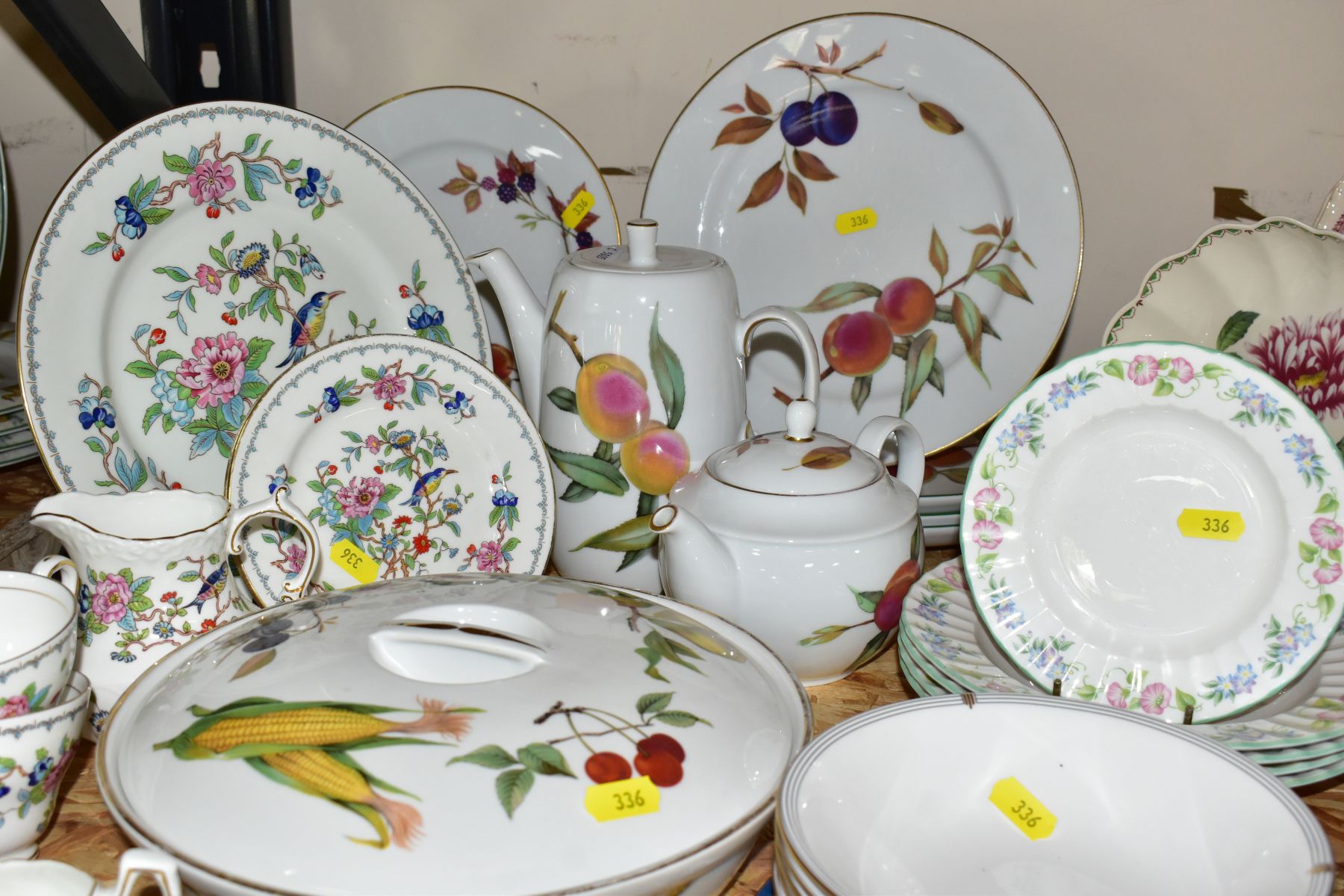 VARIOUS CERAMIC TABLEWARES, to include Masons 'Vista' soup tureen and cover, two 27cm plates, a soup - Image 9 of 9