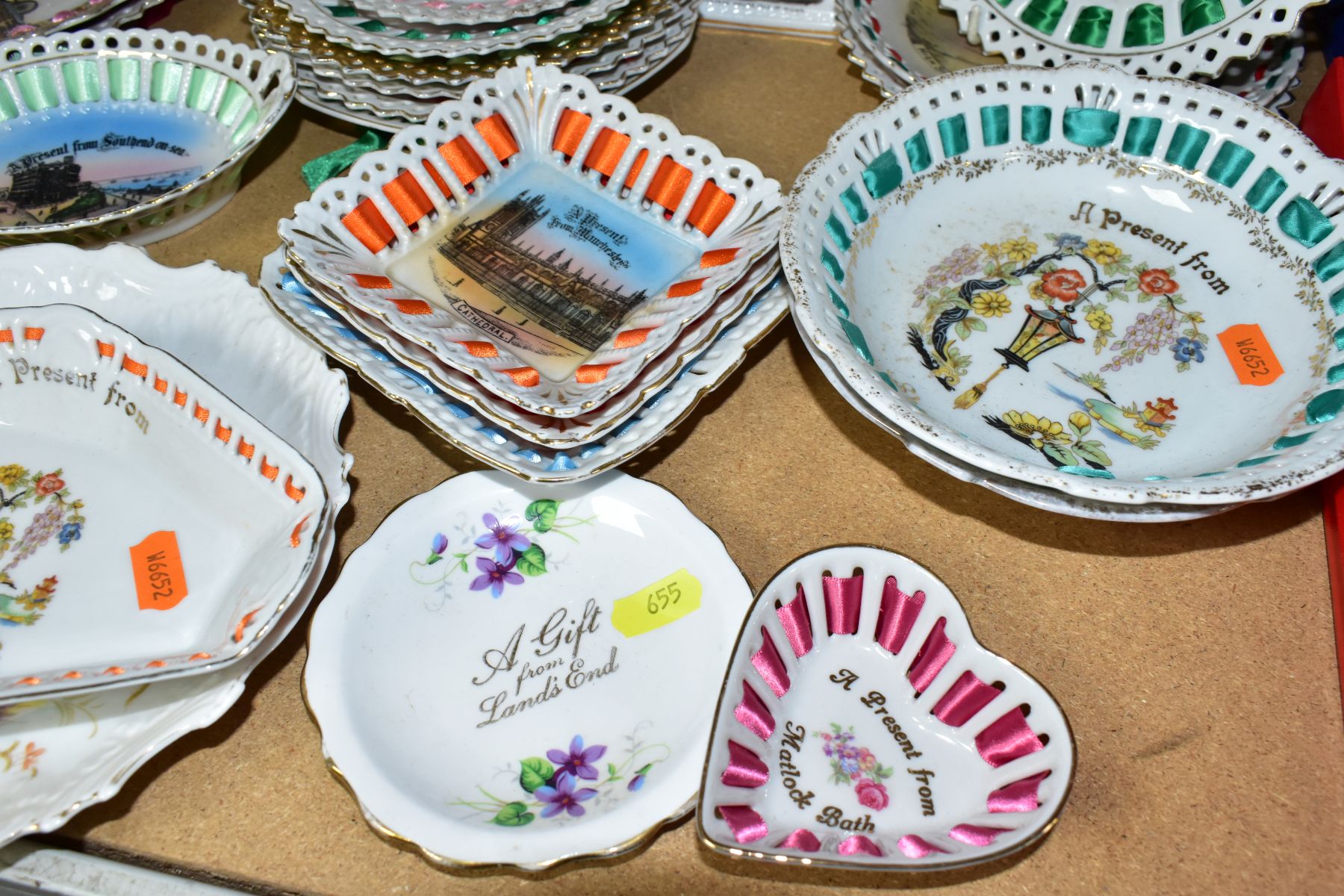 A QUANTITY OF LATE 19TH/EARLY 20TH CENTURY CONTINENTAL PORCELAIN SOUVENIR RIBBON PLATES, etc, - Image 6 of 8