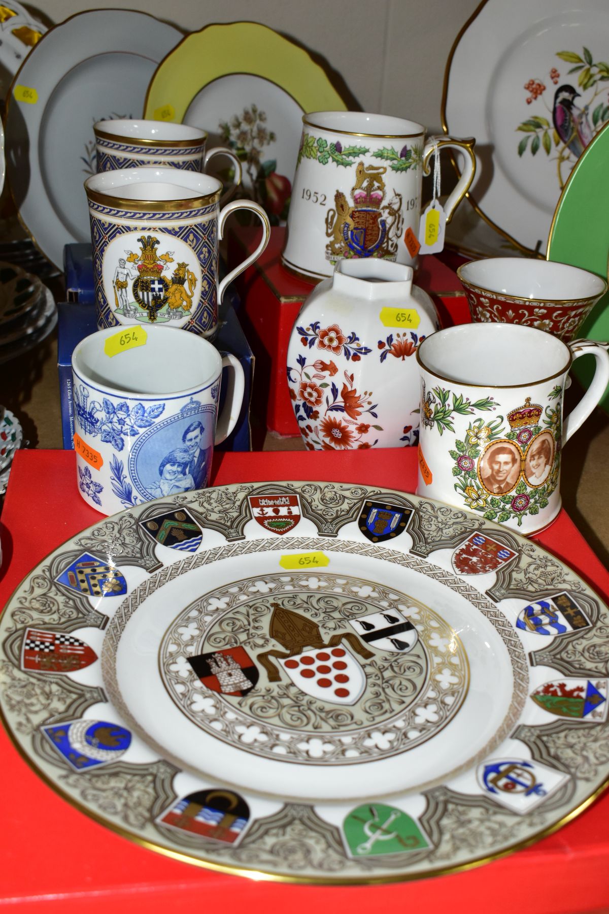 A QUANTITY OF SPODE AND COPELAND PLATES, MUGS, VASES, etc, including commemorative and Royal - Image 2 of 6