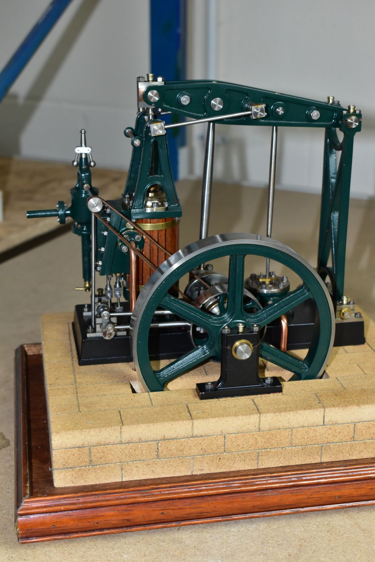 A CASED HANDBUILT SCALE MODEL OF AN EASTERN & ANDERSON GRASSHOPPER LIVE STEAM BEAM ENGINE, not - Image 4 of 5