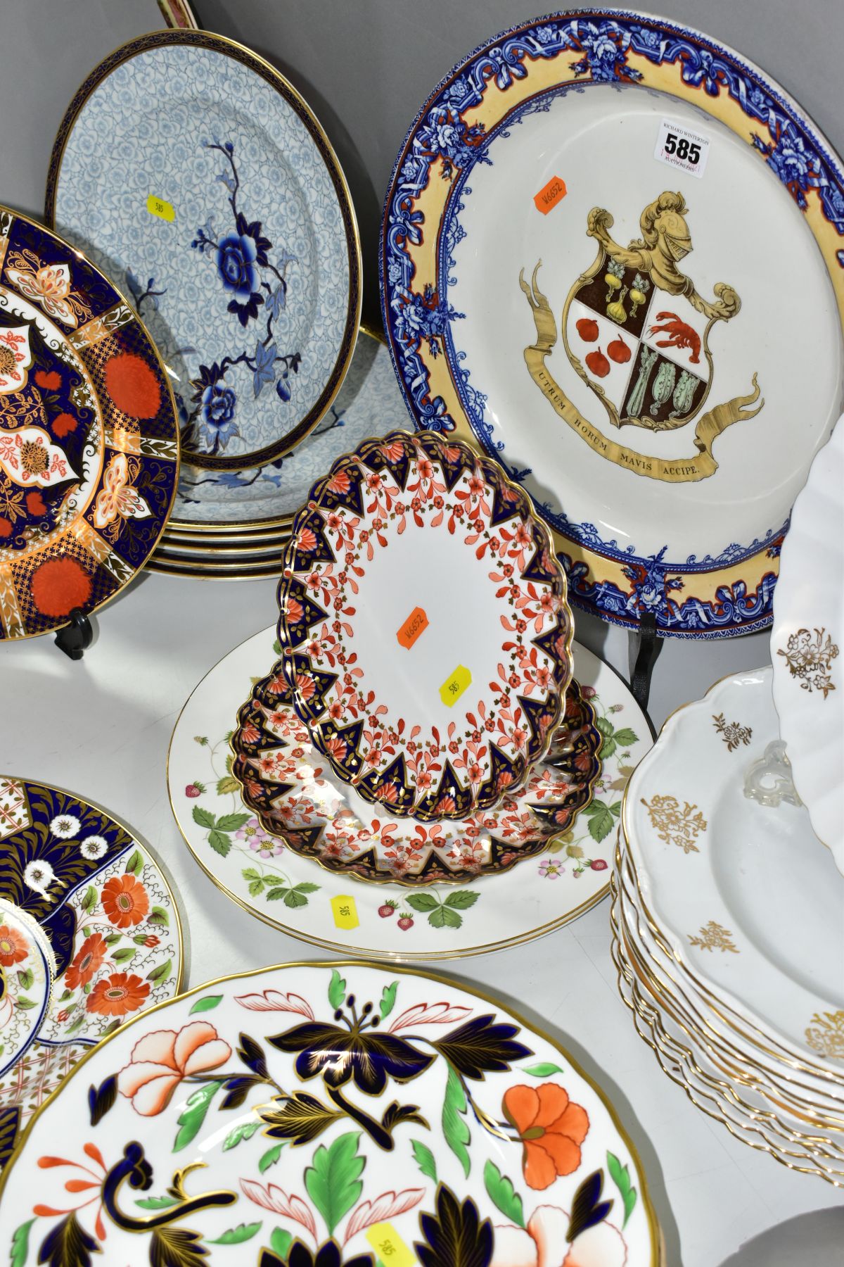 A COLLECTION OF 19TH AND 20TH CENTURY CABINET AND DINNER PLATES, comprising three Hicks & Meigh - Image 2 of 21