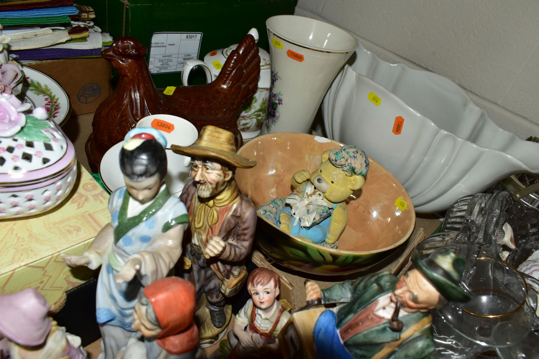 TWO BOXES AND LOOSE 20TH CENTURY FIGURAL ORNAMENTS, boxed tea cups and saucers, a pair of - Image 13 of 13