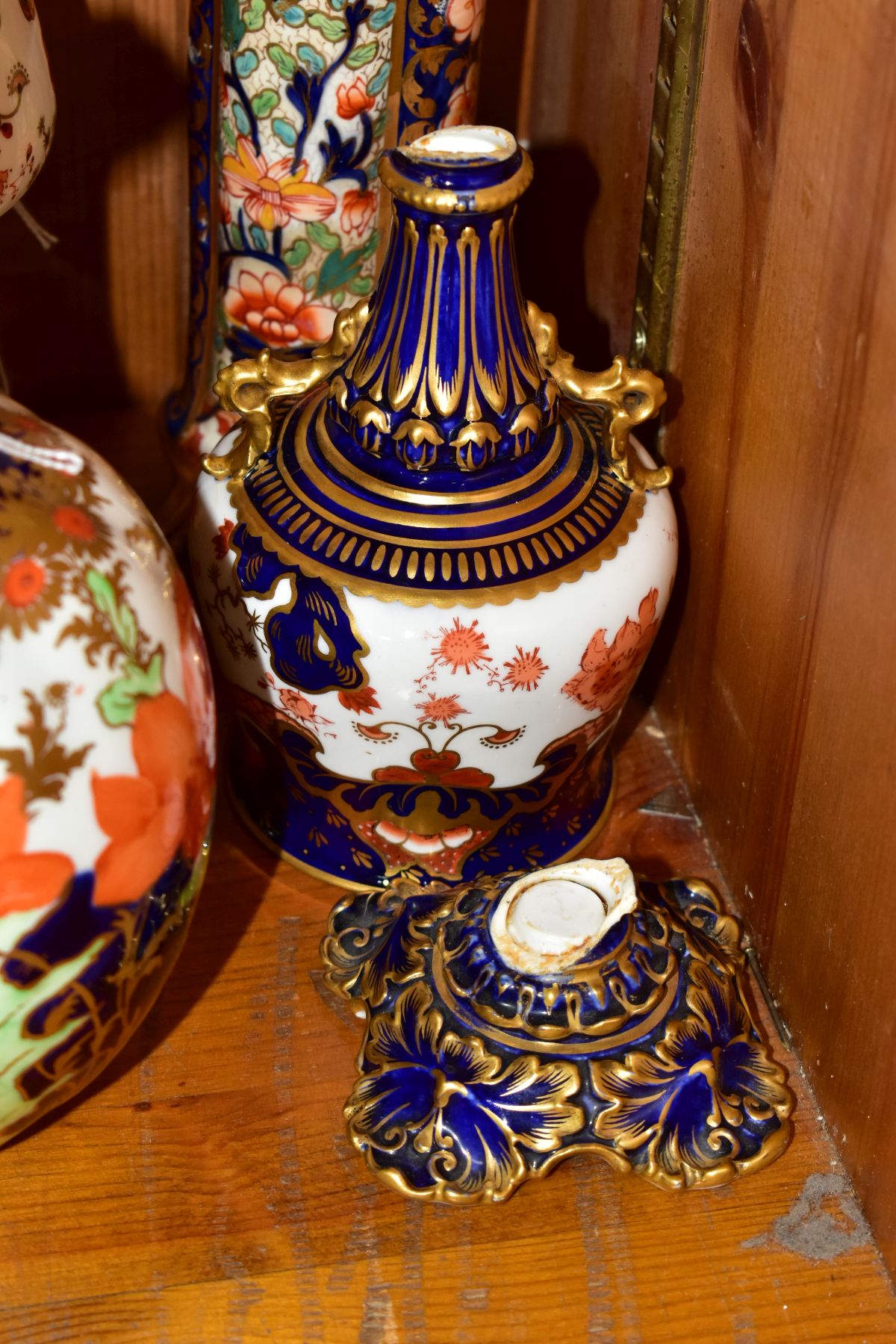A COLLECTION OF SIX PIECES OF DERBY AND ROYAL CROWN DERBY IMARI PORCELAIN, comprising a vase with - Image 2 of 8