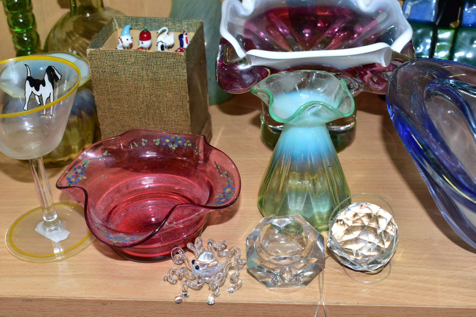 A SMALL GROUP OF GLASSWARES to include a Murano style ashtray, circa 1960's/1970's, purple and - Image 2 of 7