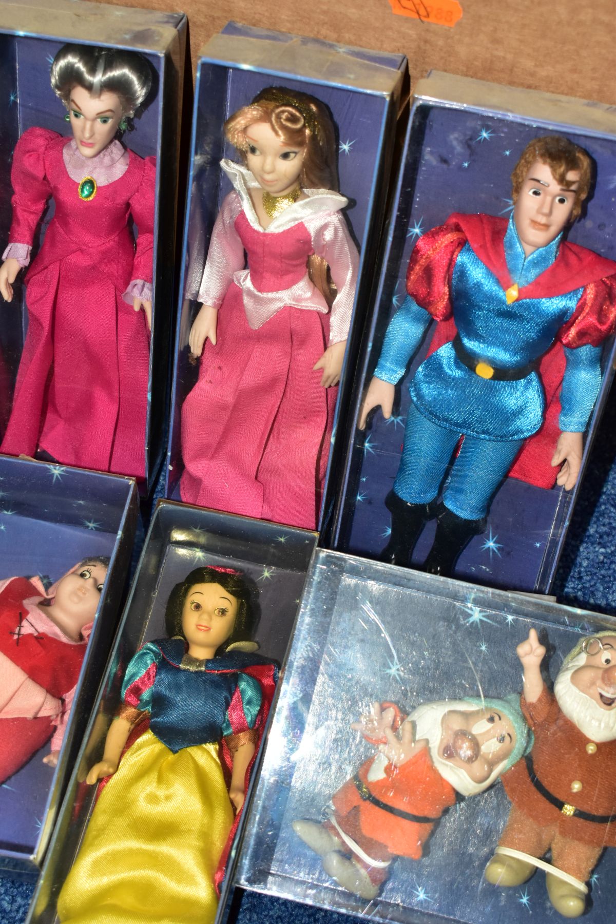 A COMPLETE SET OF THE DEAGOSTINI DISNEY PRINCESS PORCELAIN DOLL COLLECTION, dating from 2004 - Image 6 of 6