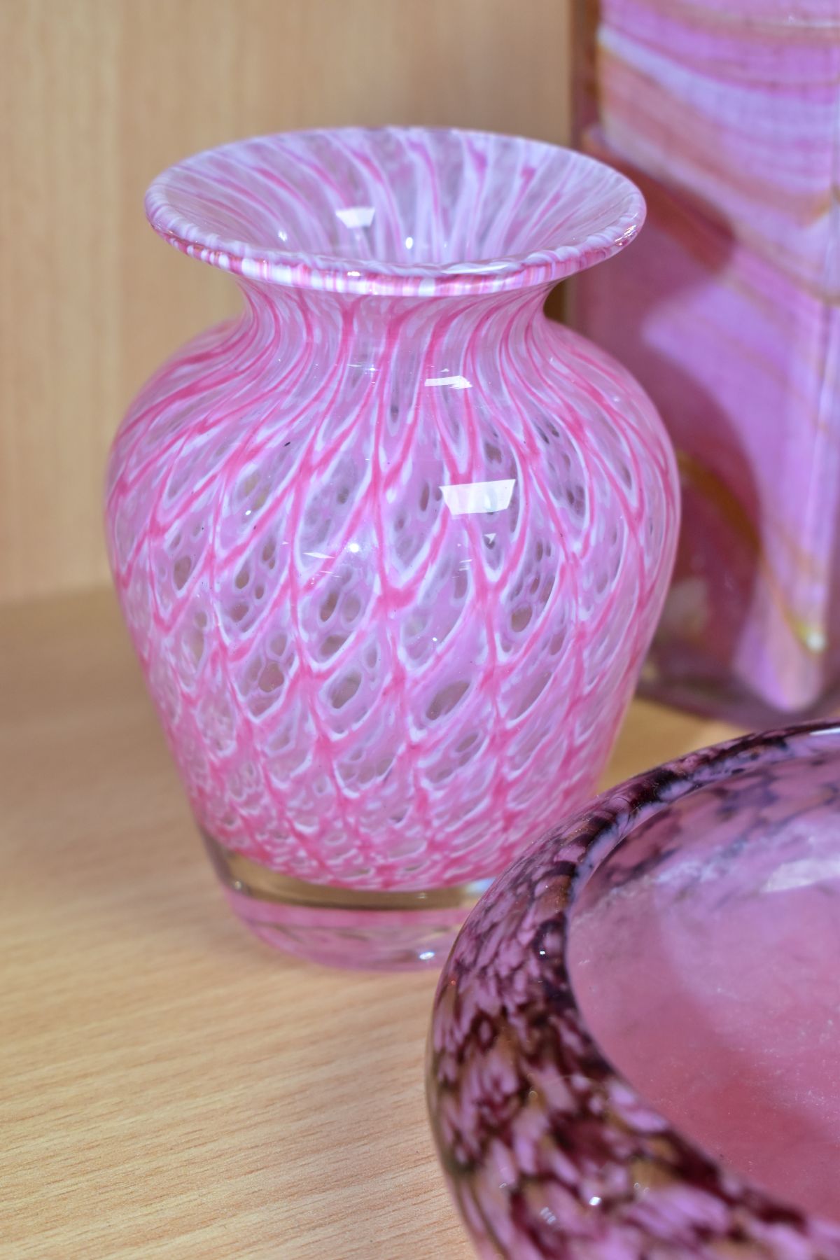 AN ALISTAIR MALCOLM STUDIO GLASS FOOTED BOWL AND THREE OTHER PIECES OF PINK RED GLASSWARE, the - Image 5 of 10