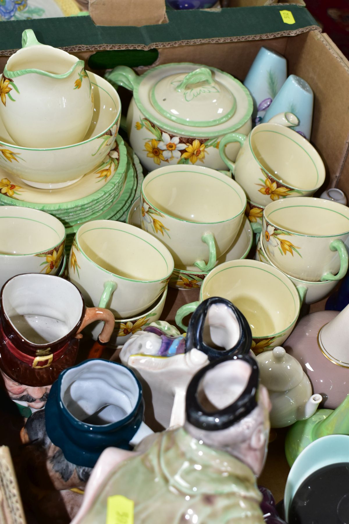 TWO BOXES OF DECORATIVE CERAMICS AND TEA WARES, ETC, including New Hall Pottery daffodil pattern - Image 8 of 8