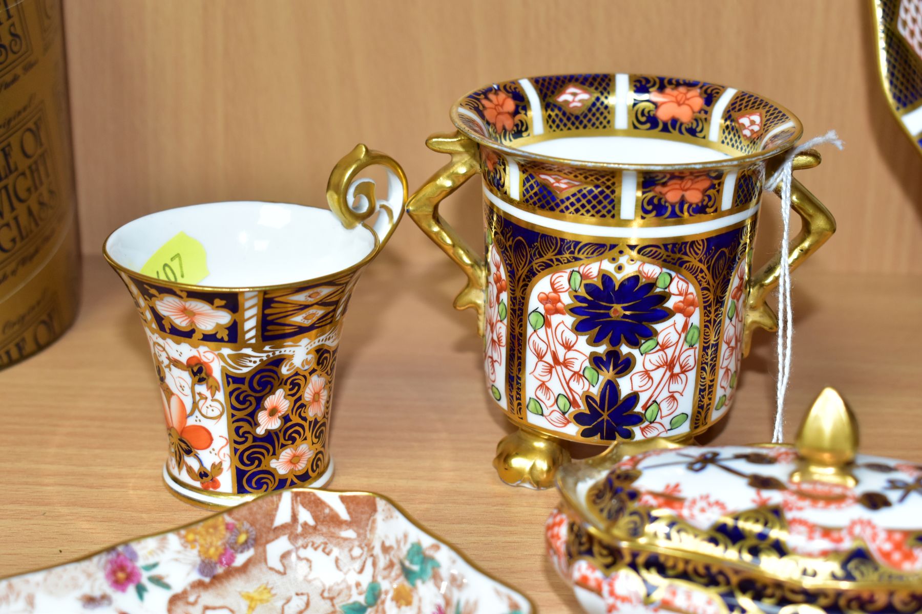 FOUR PIECES OF ROYAL CROWN DERBY, comprising a twin handled cylindrical 1128 pattern vase with - Image 5 of 8