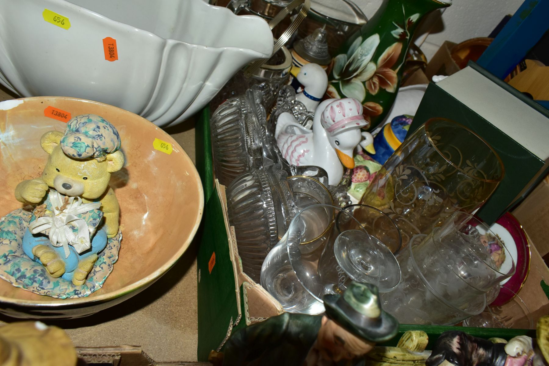 TWO BOXES AND LOOSE 20TH CENTURY FIGURAL ORNAMENTS, boxed tea cups and saucers, a pair of - Image 11 of 13