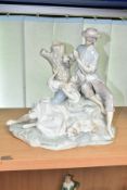 A LARGE LLADRO FIGURE GROUP 'Romantic Couple' No.4662, depicting gentlemen feeding grapes to a