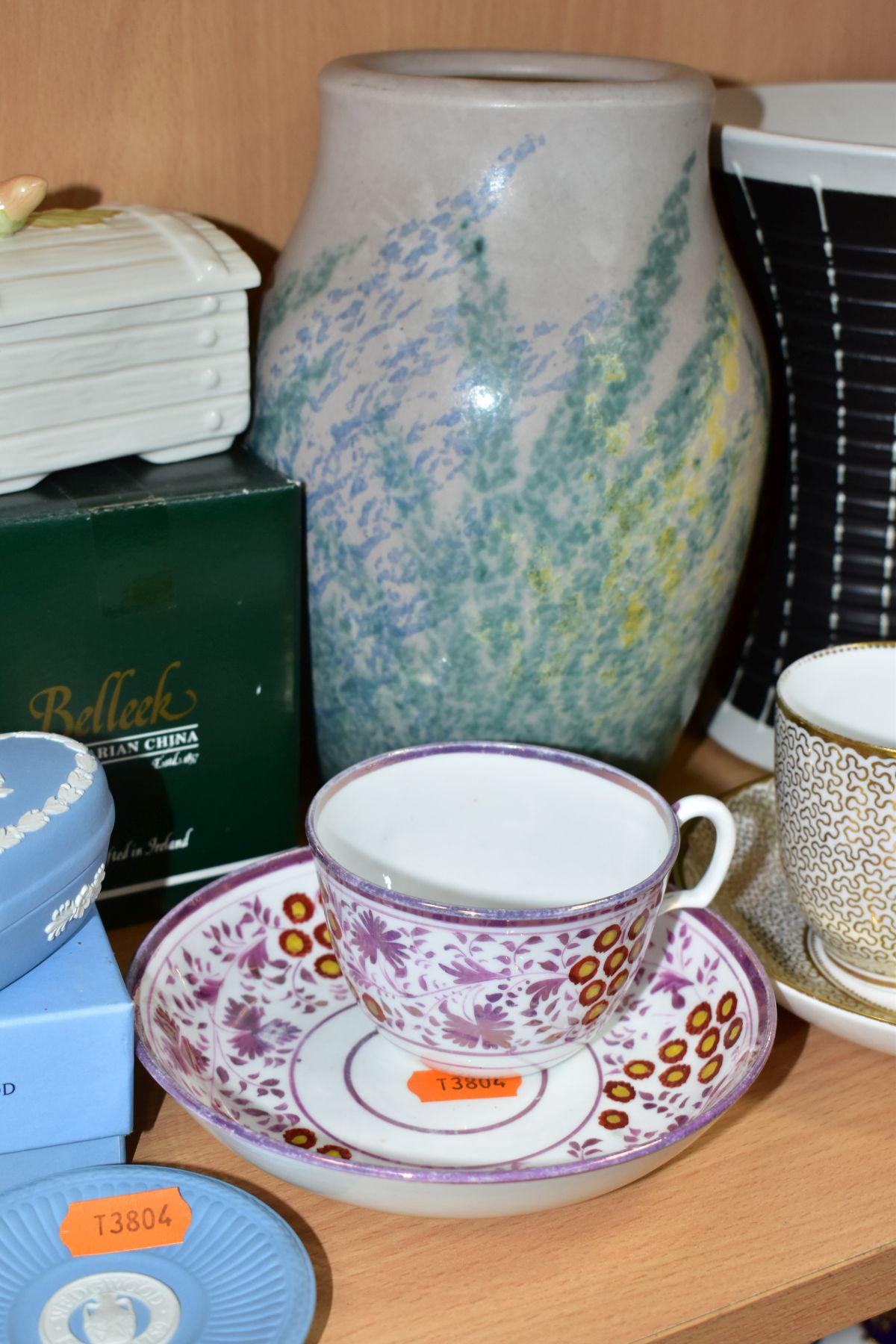 A GROUP OF CERAMICS, STONEWARE etc, comprising a Bridgwood & Son Victorian teacup and saucer, a - Image 4 of 9