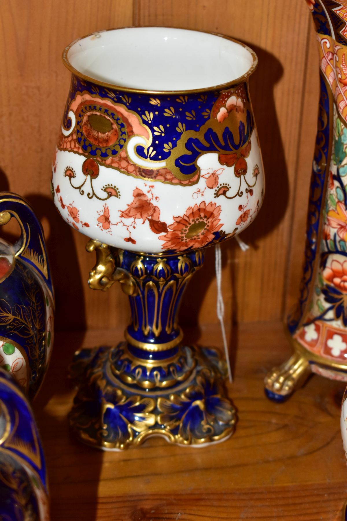 A COLLECTION OF SIX PIECES OF DERBY AND ROYAL CROWN DERBY IMARI PORCELAIN, comprising a vase with - Image 6 of 8