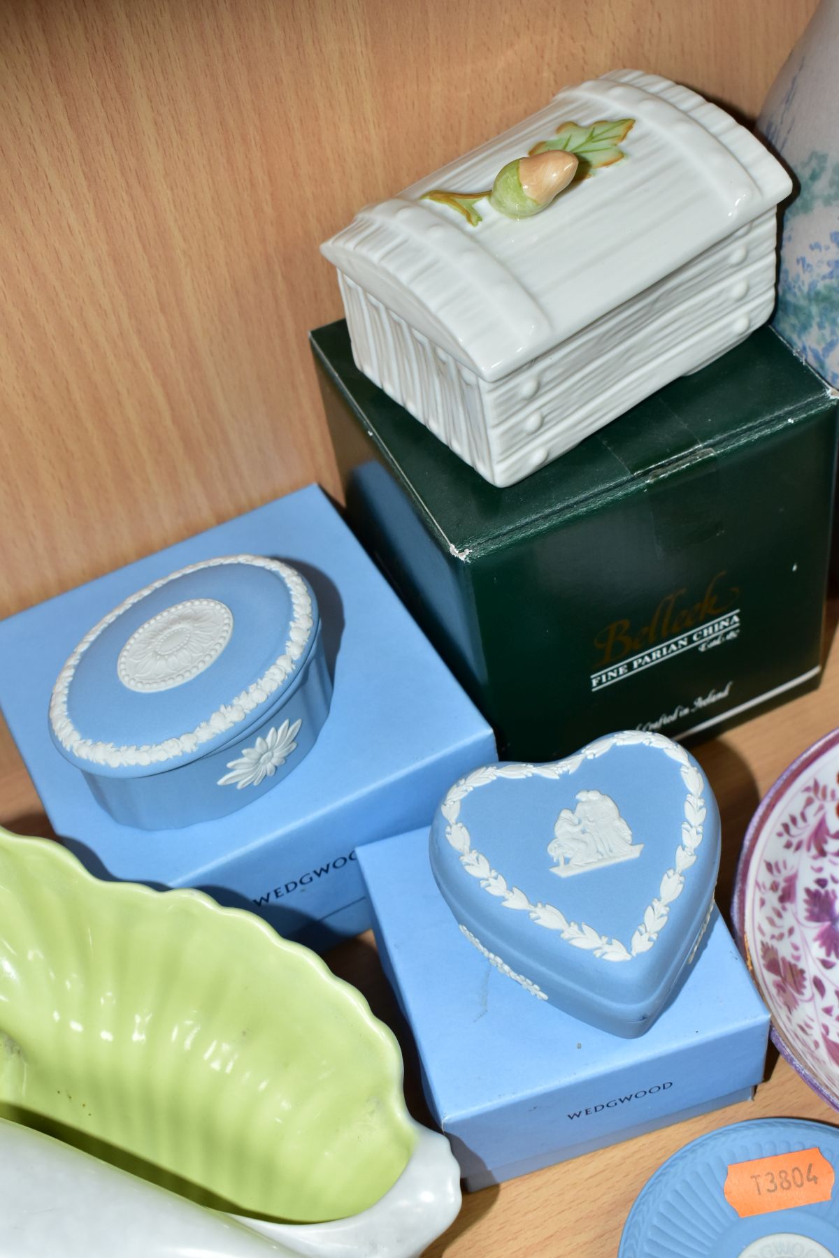 A GROUP OF CERAMICS, STONEWARE etc, comprising a Bridgwood & Son Victorian teacup and saucer, a - Image 7 of 9