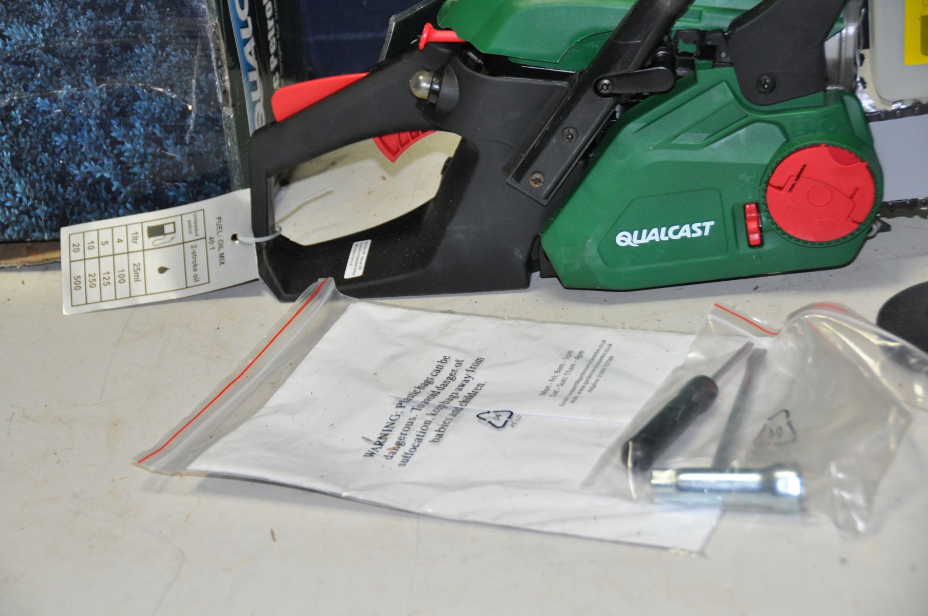 A BOXED AND UNUSED QUALCAST PCS46Z 45cc PETROL CHAINSAW with packaging ( untidy), fill bottle, - Image 4 of 4