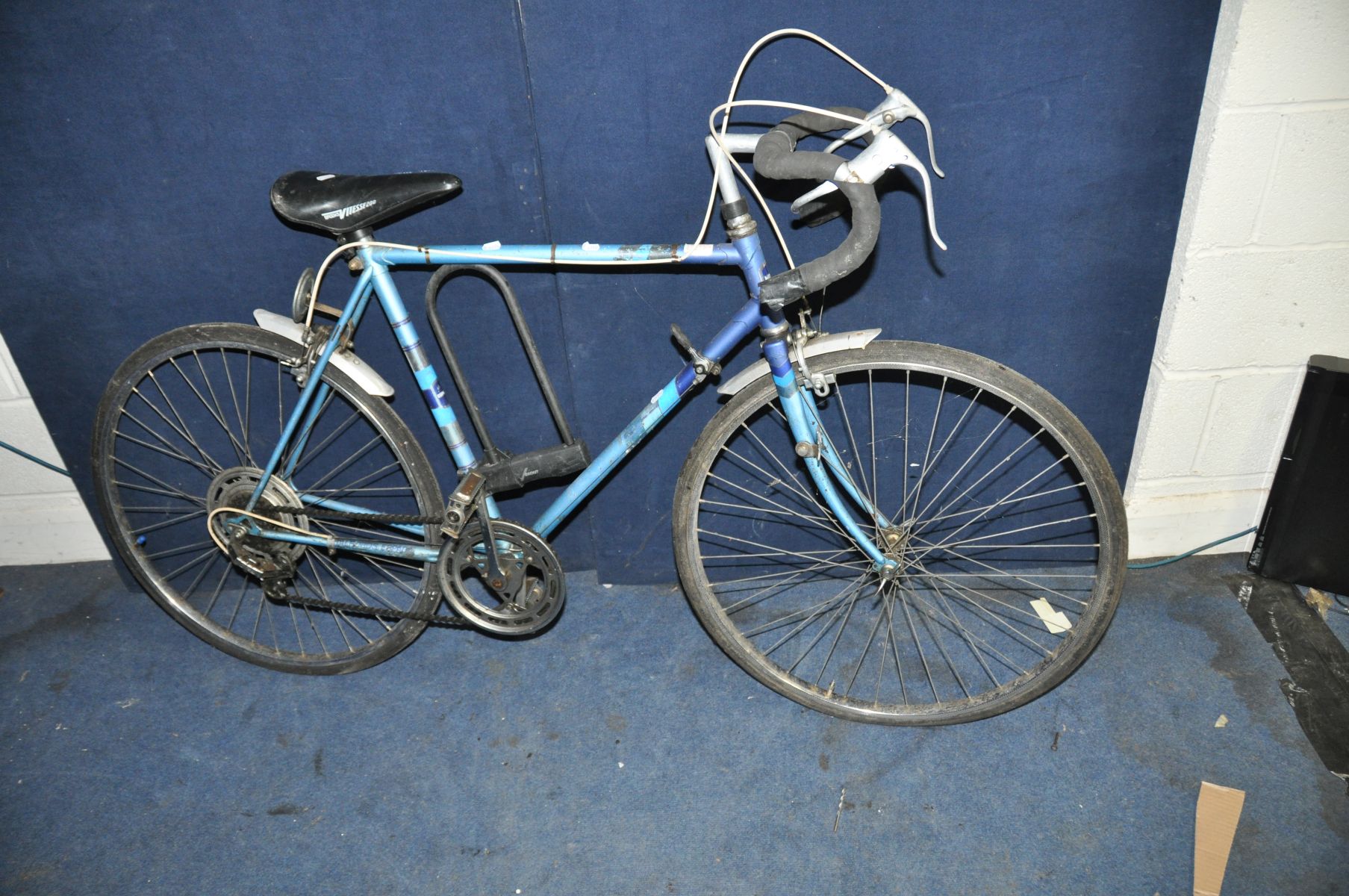 A RALEIGH PACER VINTAGE GENTS BIKE with 5 speed gears 21in frame and a Halfords Espada gents - Image 3 of 4