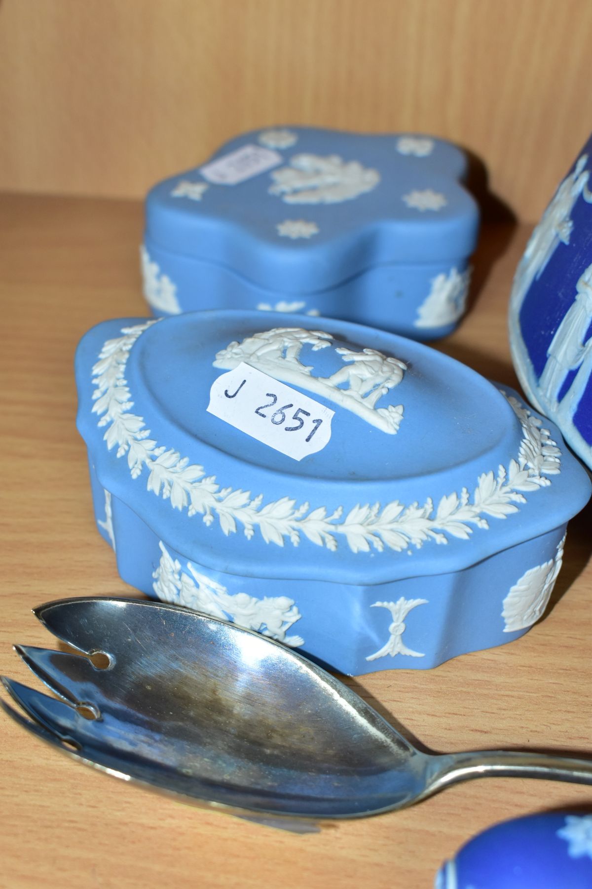 A COLLECTION OF 19TH AND 20TH CENTURY JASPERWARES, to include a 19th Century pale blue twin - Image 3 of 10
