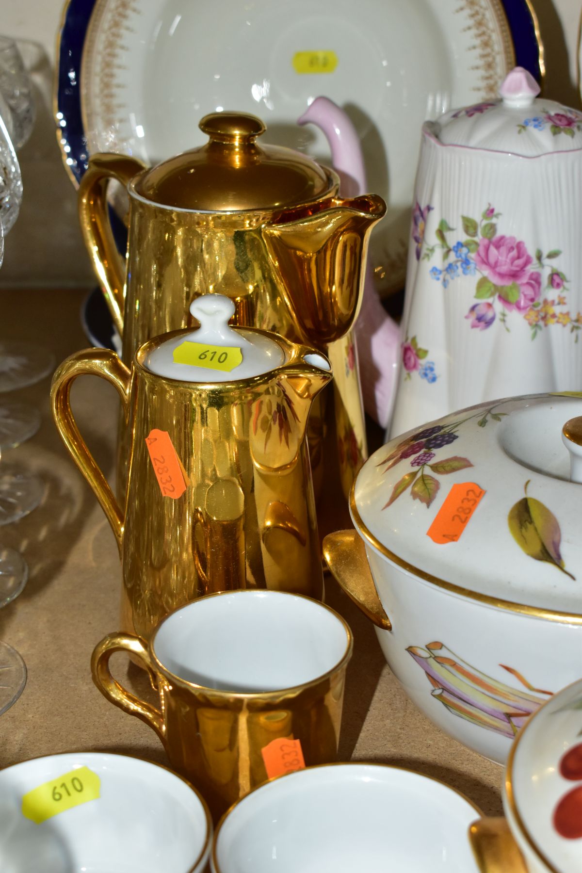 A COLLECTION OF ROYAL WORCESTER, SHELLEY AND MINTON DINNER AND COFFEE WARES, ETC, including three - Image 5 of 9