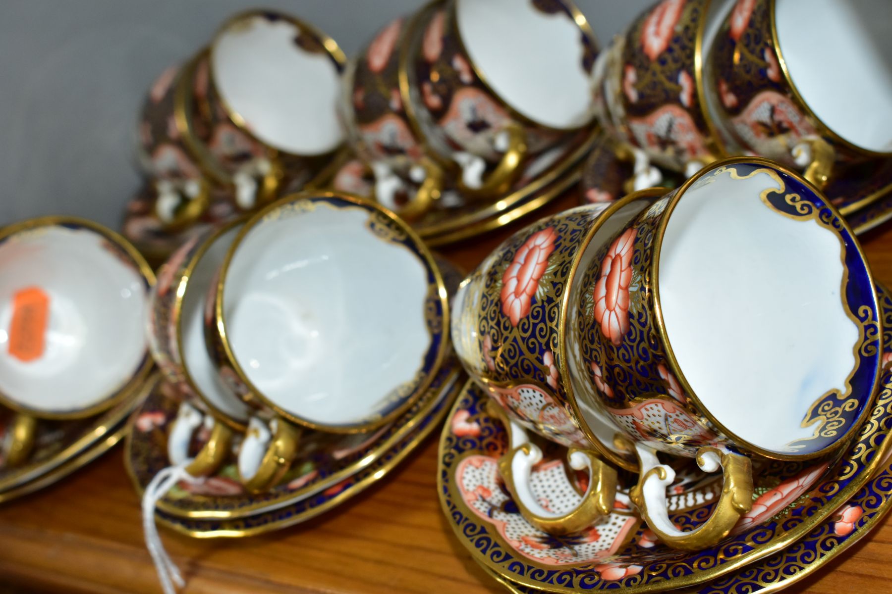 A LATE 19TH CENTURY SET OF TWELVE ROYAL CROWN DERBY IMARI COFFEE CUPS AND SAUCERS IN THE 4591 - Image 2 of 4