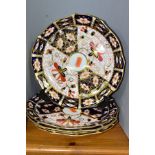 A SET OF FIVE ROYAL CROWN DERBY IMARI 2451 PATTERN DESSERT PLATES, wavy rims, date ciphers for 1917,