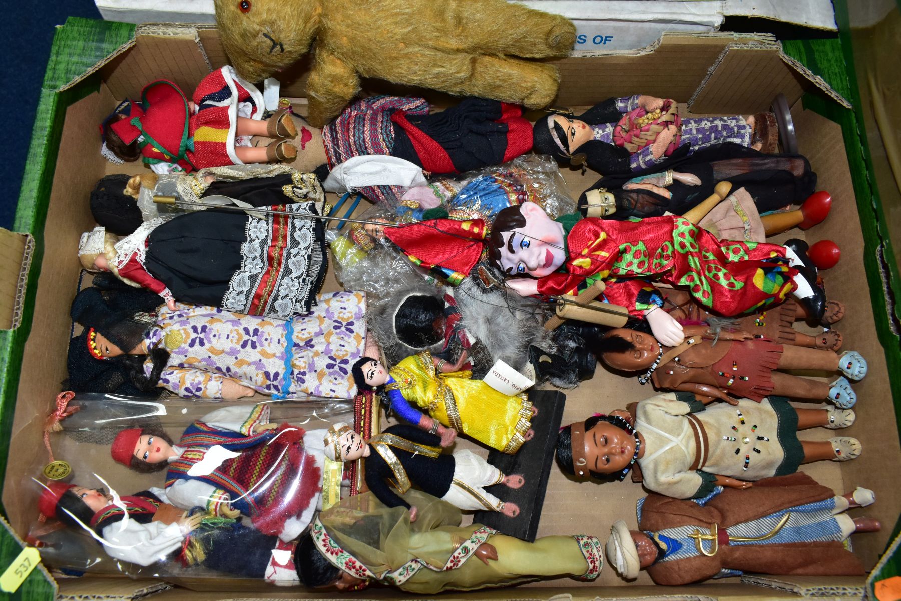 A QUANTITY OF ASSORTED COLLECTORS AND COSTUME DOLLS, various styles and nationalities, well loved - Image 3 of 8