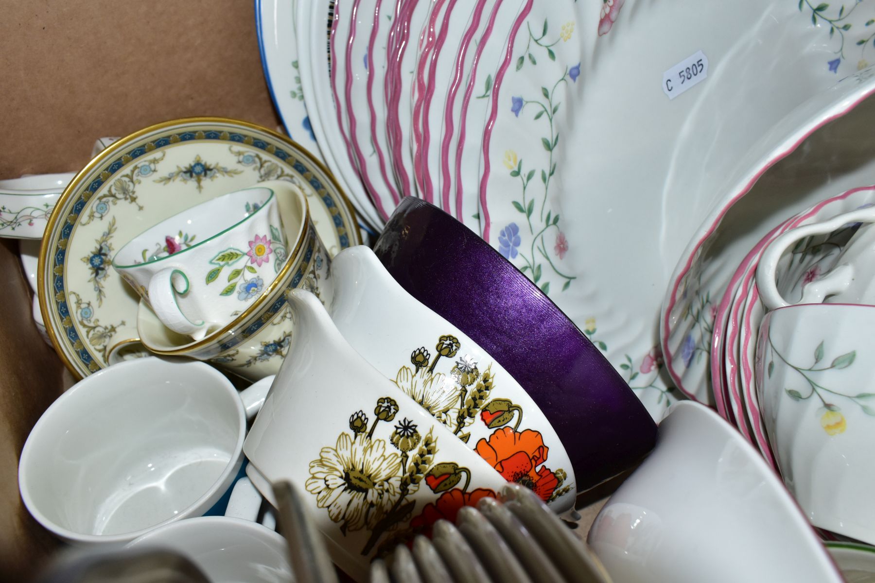 FIVE BOXES OF CERAMIC TEA/DINNER WARES, to include Wedgwood (various patterns), Coalport (Ming - Image 8 of 12