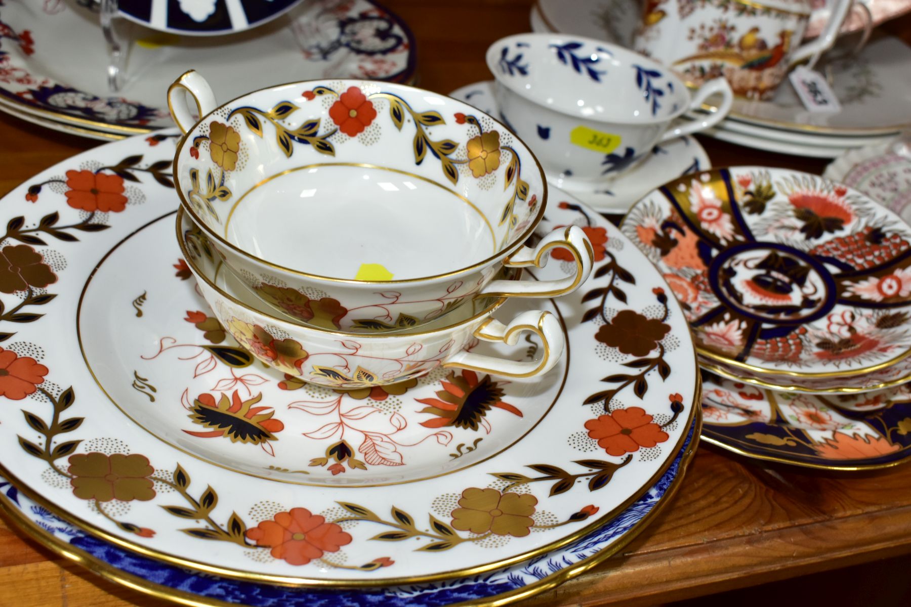 A GROUP OF ASSORTED ROYAL CROWN DERBY PLATES, etc, in a variety of patterns, including Old - Image 4 of 9