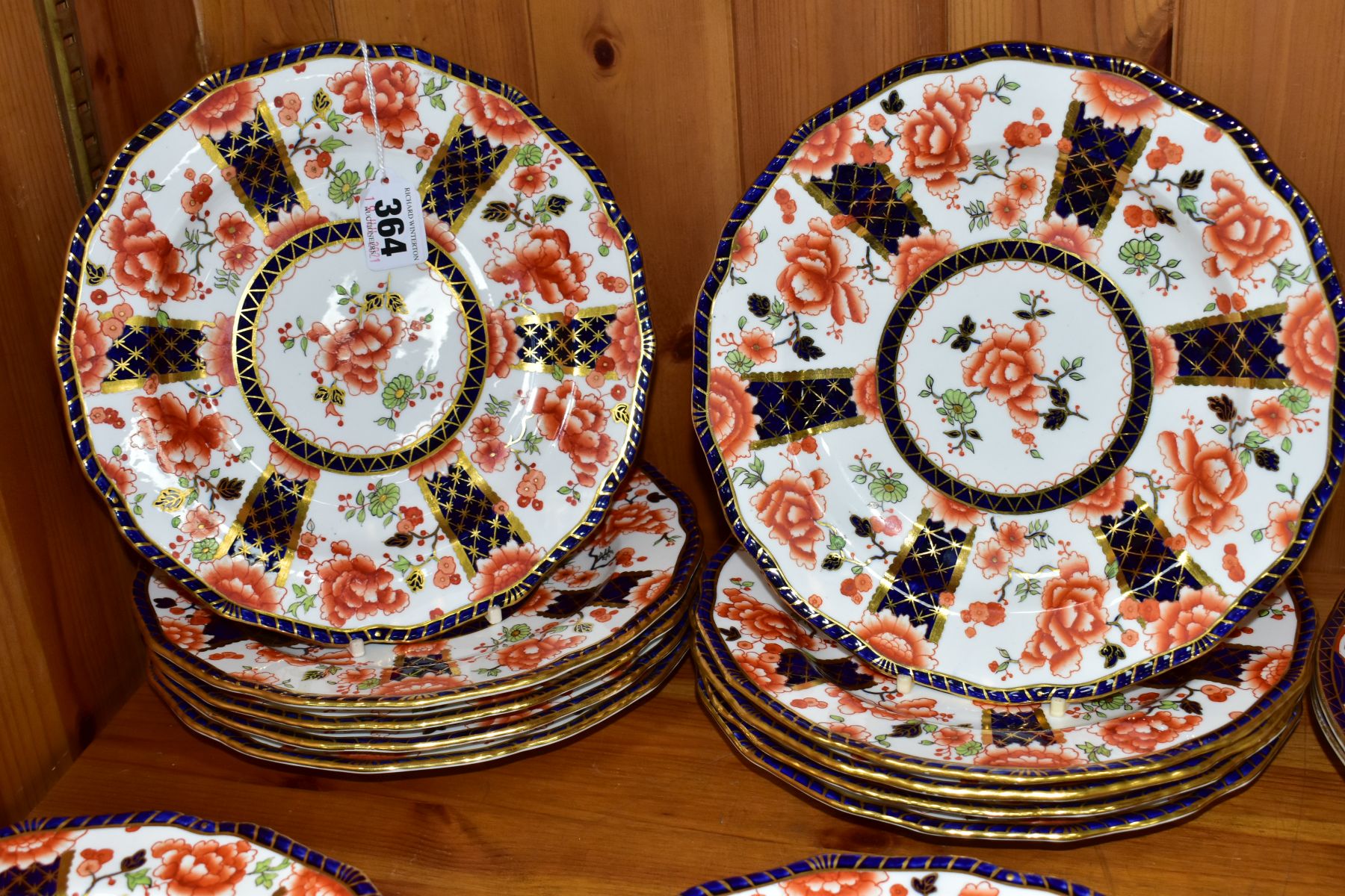 A SET OF EIGHTEEN ROYAL CROWN DERBY IMARI 2646 PATTERN DESSERT PLATES OF SILVER SHAPE, date - Image 2 of 5