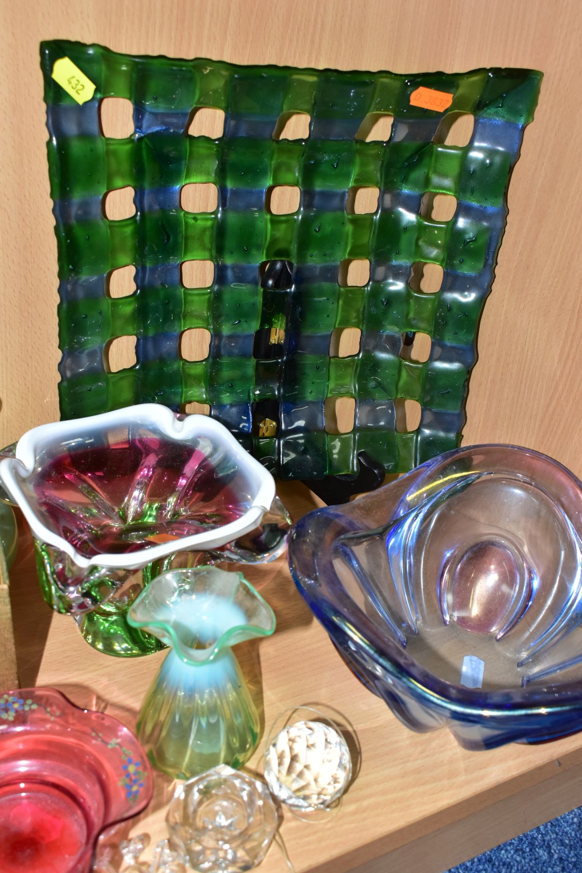 A SMALL GROUP OF GLASSWARES to include a Murano style ashtray, circa 1960's/1970's, purple and - Image 3 of 7