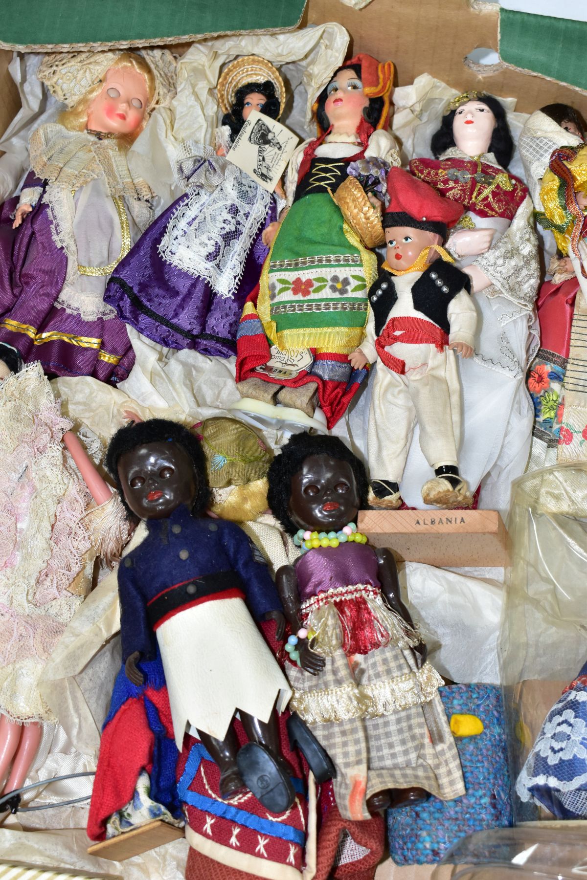 A QUANTITY OF ASSORTED COLLECTORS AND COSTUME DOLLS, various styles and nationalities, well loved - Image 8 of 8