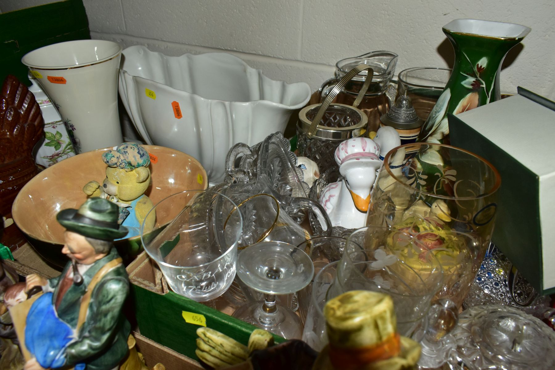 TWO BOXES AND LOOSE 20TH CENTURY FIGURAL ORNAMENTS, boxed tea cups and saucers, a pair of - Image 12 of 13