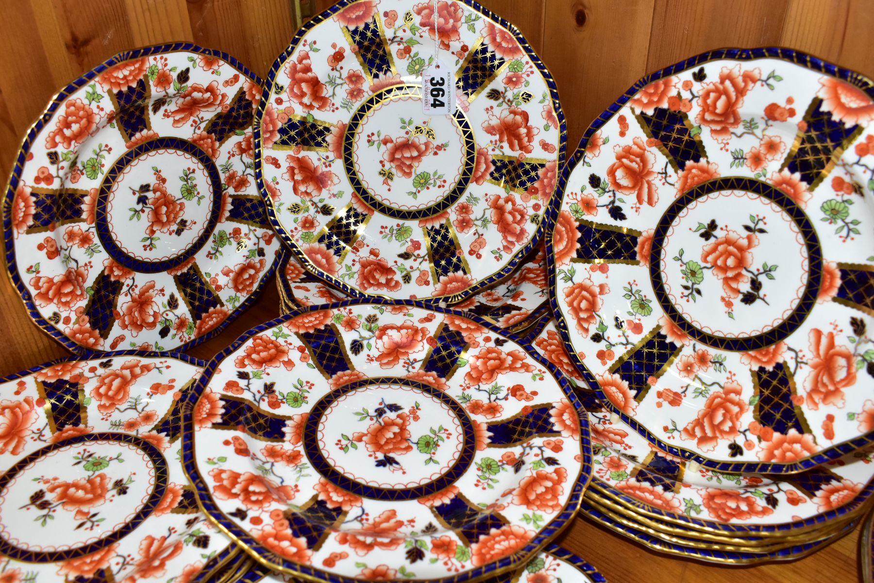 A SET OF EIGHTEEN ROYAL CROWN DERBY IMARI 2646 PATTERN DESSERT PLATES OF SILVER SHAPE, date - Image 5 of 5