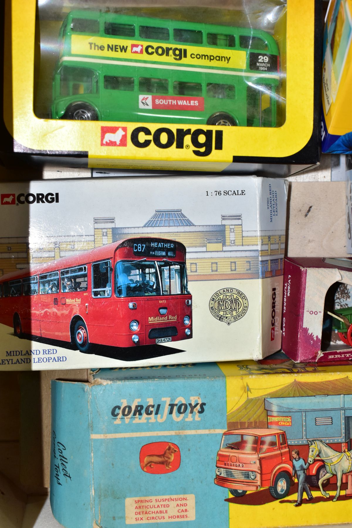 A BOXED CORGI MAJOR TOYS CHIPPERFIELDS CIRCUS BEDFORD TK HORSE TRANSPORTER, No.1130, playworn - Image 3 of 5