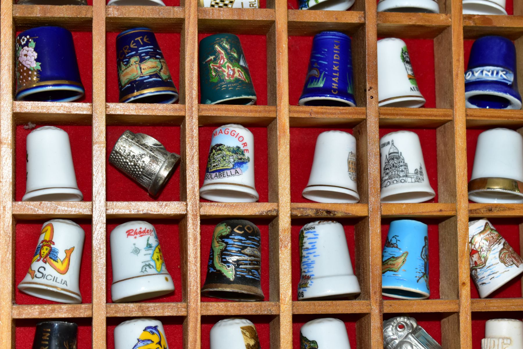 OVER TWO HUNDRED COLLECTORS THIMBLES, mostly holiday souvenirs, to include ceramic, pewter, brass - Image 8 of 11