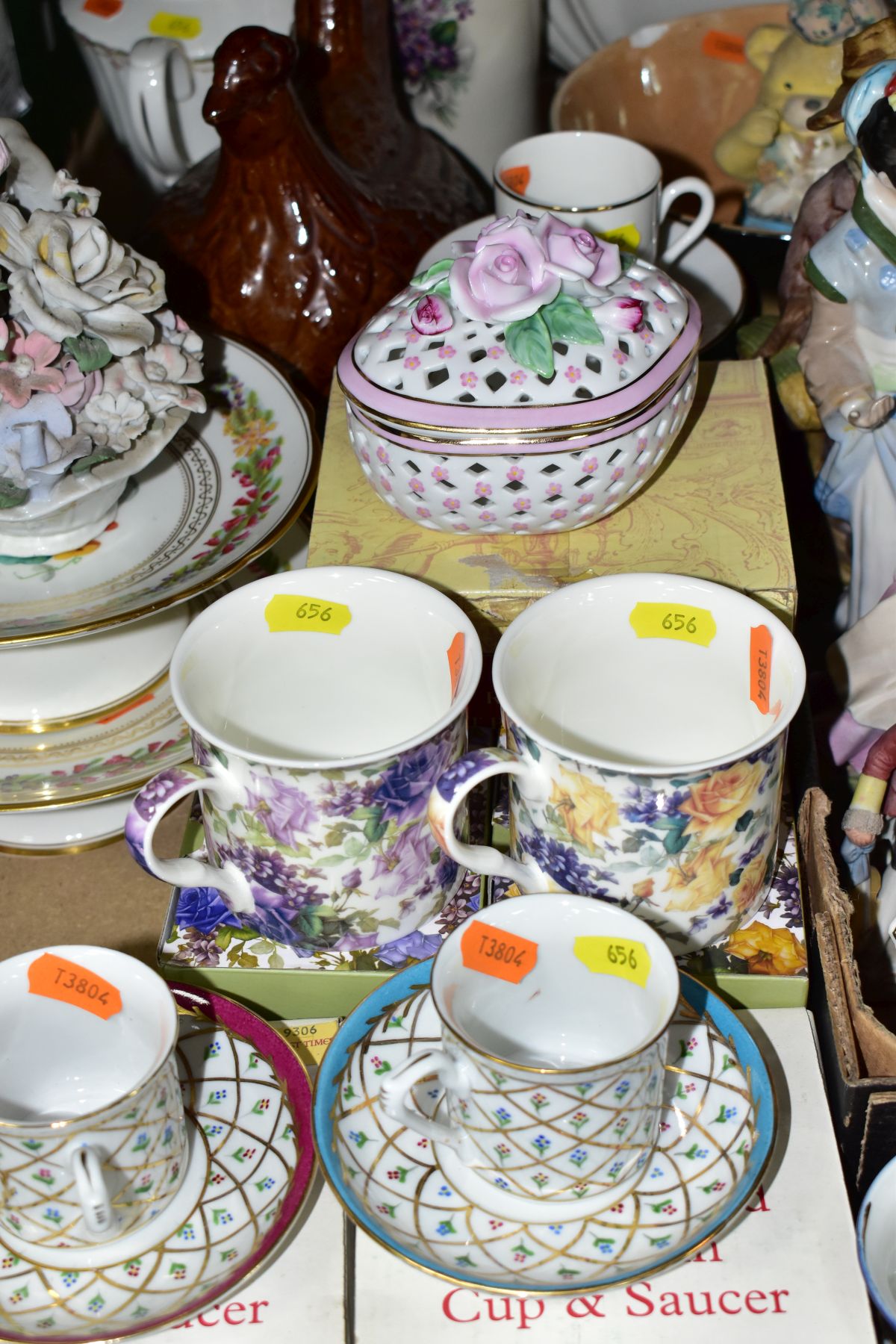 TWO BOXES AND LOOSE 20TH CENTURY FIGURAL ORNAMENTS, boxed tea cups and saucers, a pair of - Image 5 of 13