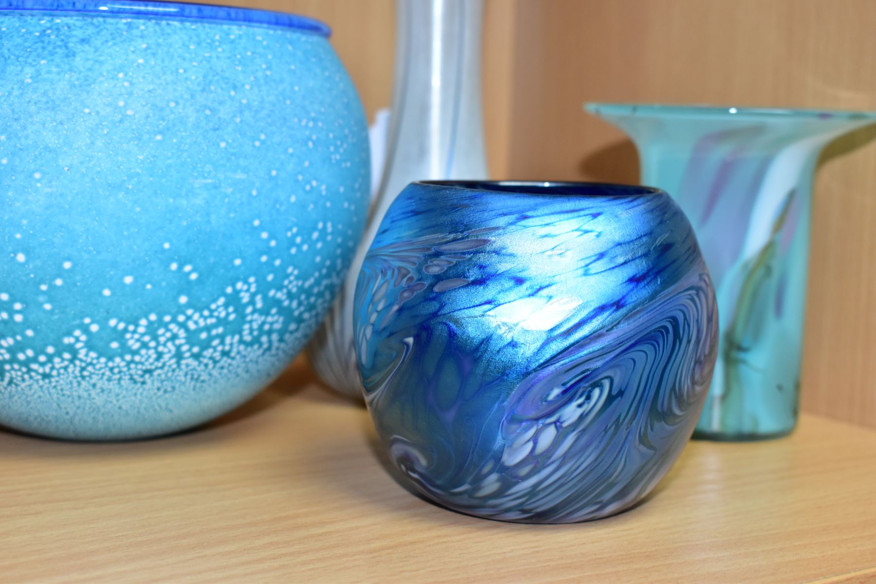 FOUR STUDIO GLASS VASES, to include an Adrian Sankey onion shaped iridescent vase, with peacock - Image 5 of 9