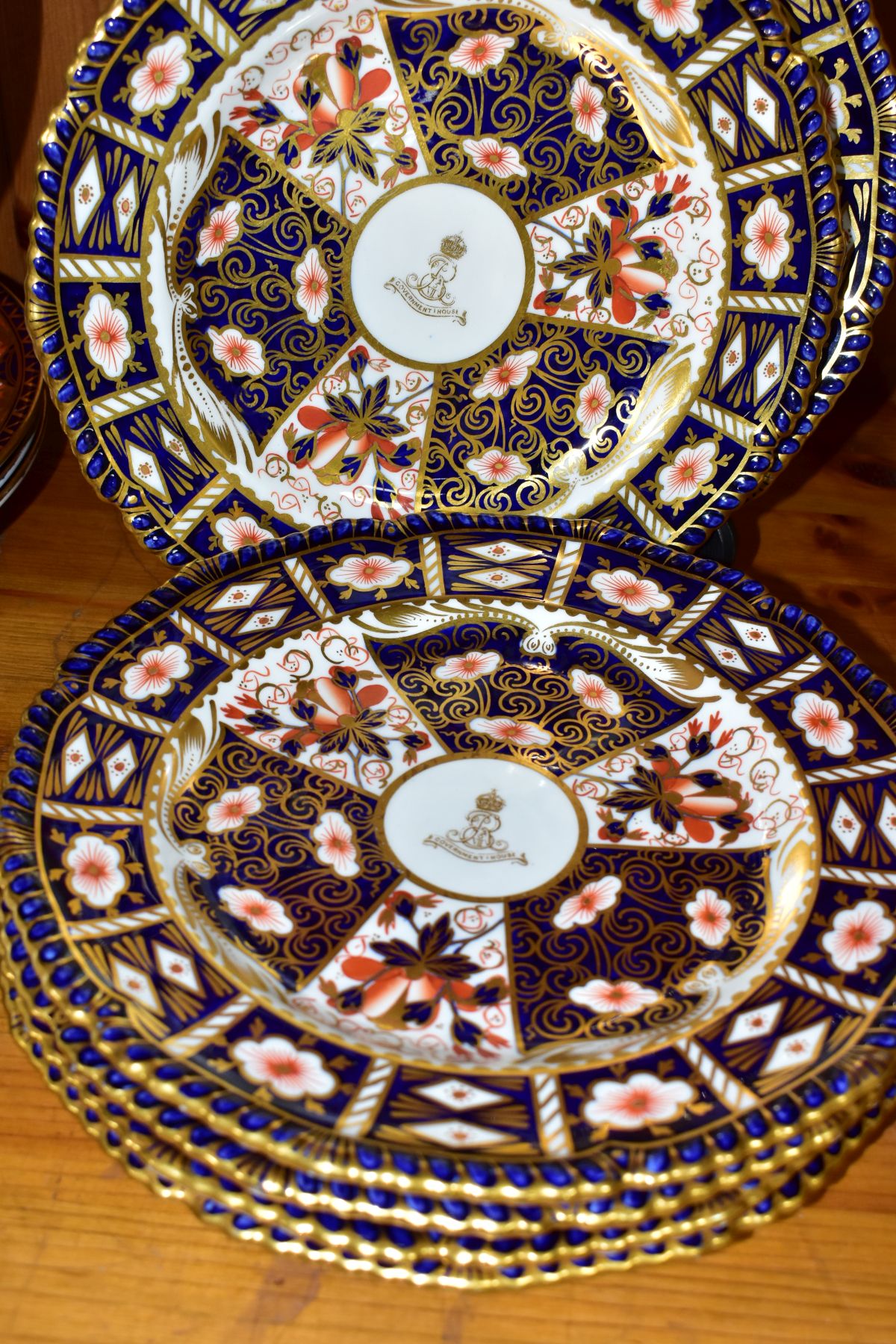 A SET OF SIX ROYAL CROWN DERBY IMARI SILVER SHAPE DESSERT PLATES IN THE 2451 PATTERN, the centre - Image 2 of 3