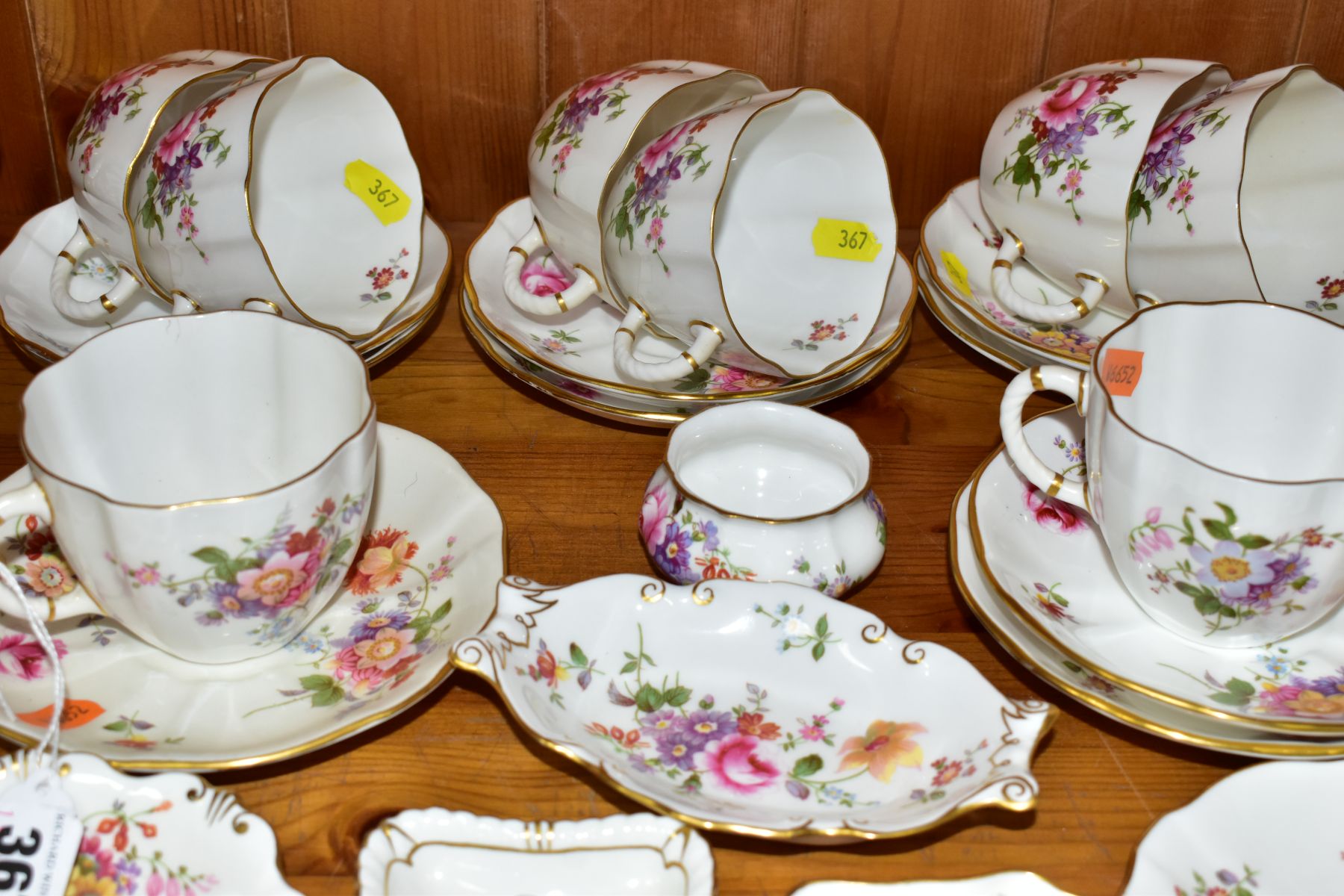 A QUANTITY OF ROYAL CROWN DERBY 'DERBY POSIES' ITEMS, comprising eight tea cups (two seconds) and - Image 4 of 8