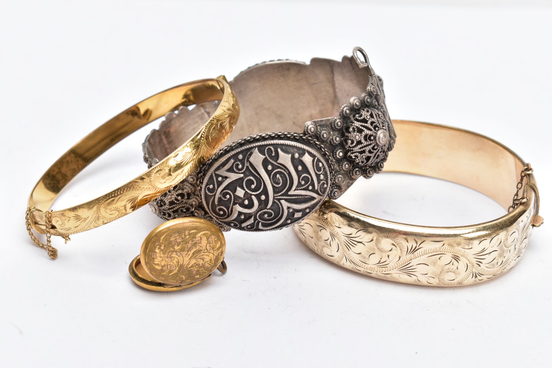 FOUR ITEMS OF JEWELLERY, to include two hinged rolled gold bangles, a hinged continental bangle