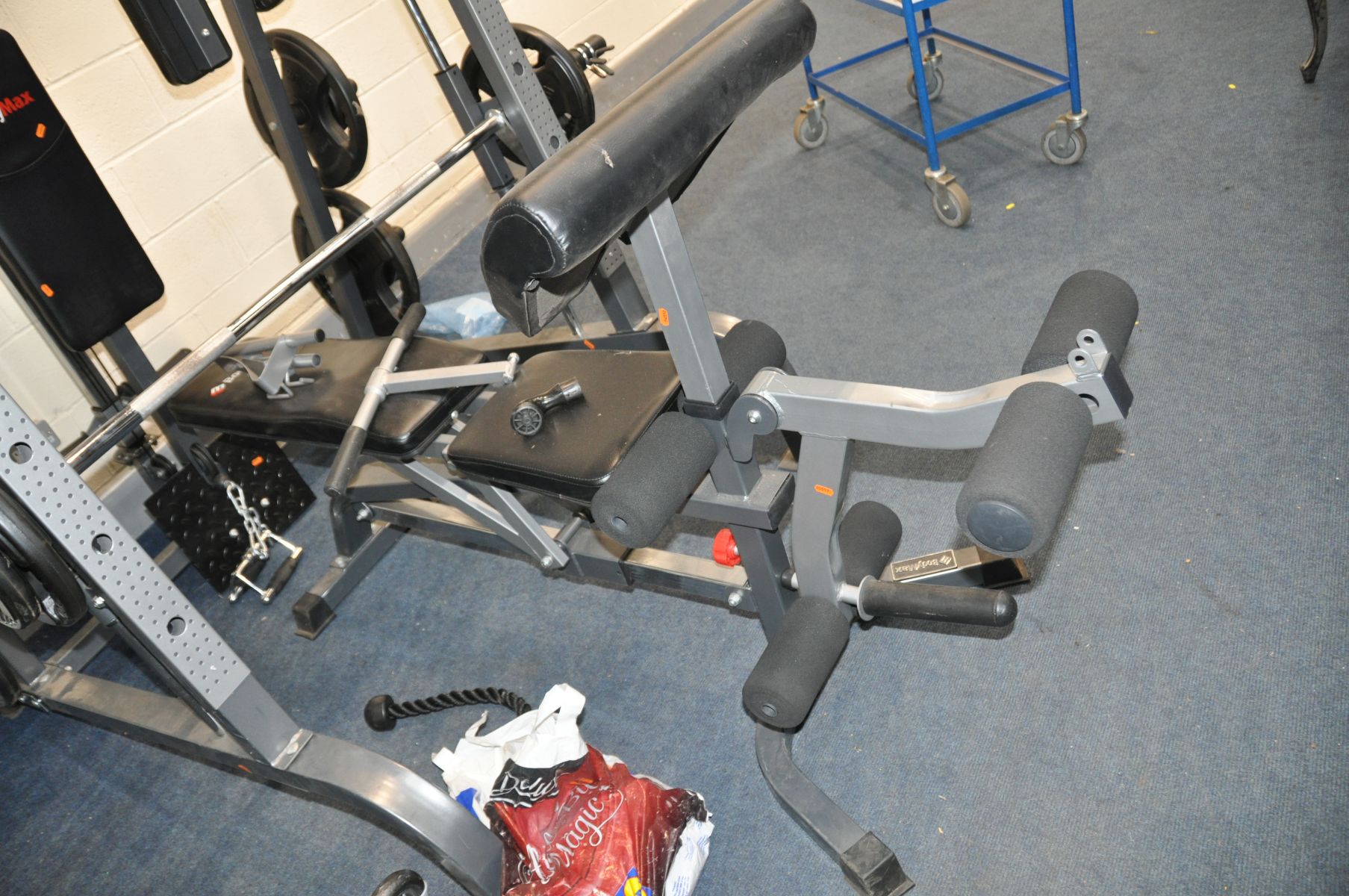 A BODYMAX CF380 SMITH MACHINE MULTI GYM with eighteen weight in pairs from 25kg to 2.5kgs and thirty - Image 2 of 7