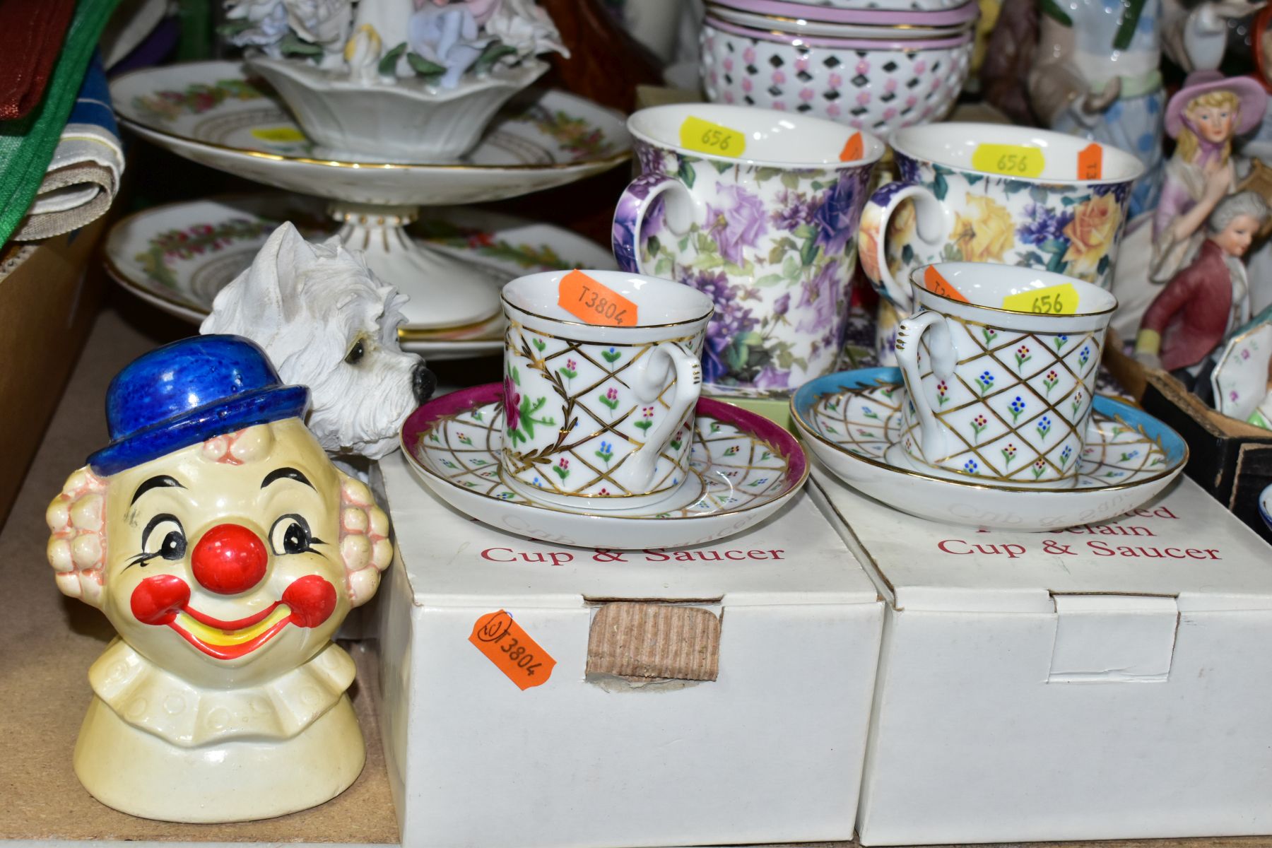 TWO BOXES AND LOOSE 20TH CENTURY FIGURAL ORNAMENTS, boxed tea cups and saucers, a pair of - Image 3 of 13