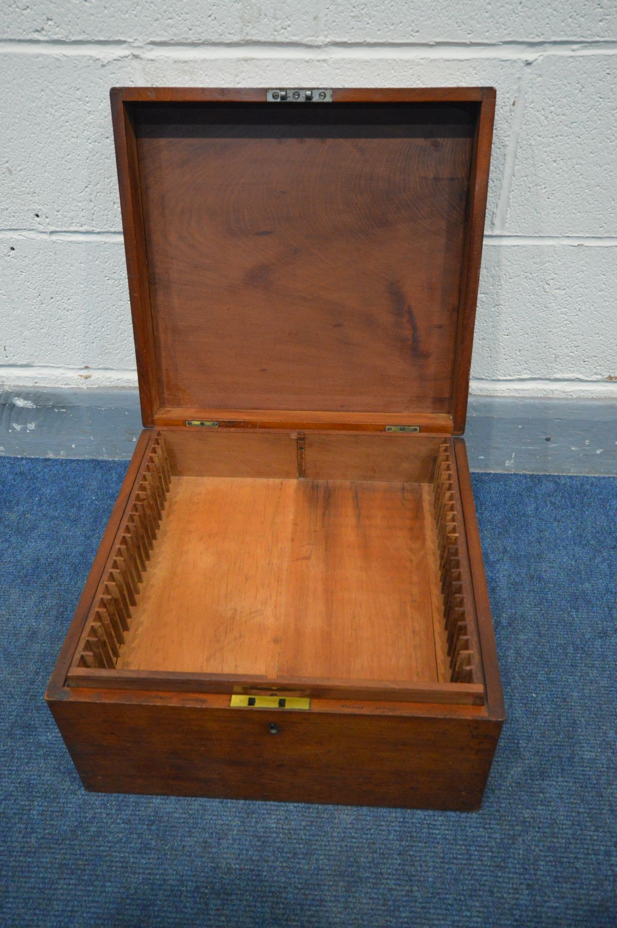 A VINTAGE MAHOGANY OPTICIANS CASE with twin brass campaign handles, inscribed to inner rim 'CHADBURN - Image 2 of 5